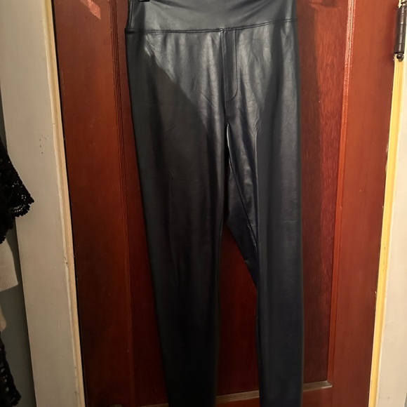 Women’s faux leather leggings size medium - Picture 3 of 3